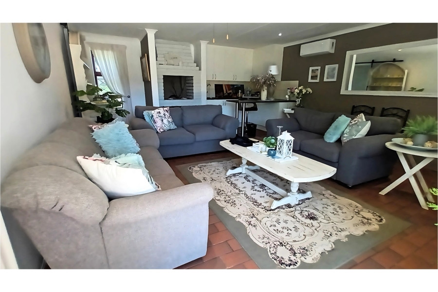 7 Bedroom Property for Sale in Bonza Bay Eastern Cape